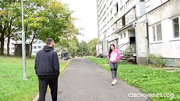 Насадил татуированную чешскую сучку на член после флирта